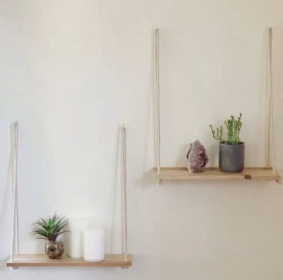 Kệ gỗ treo tường bằng dây