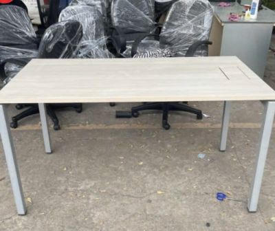 Bàn làm việc chân sắt cũ 1m4 x 70cm hàng lắp đặt